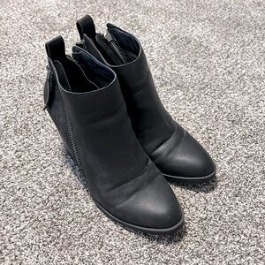 DV by Dolce Vita Jameson zip ankle boots black size 9